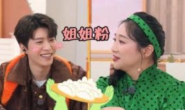 奶奶拿油烫人娱乐吃瓜酱,吃瓜酱见证家庭欢乐时光